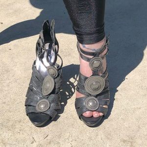 Jessica Simpson Black Concho heels size 8.5/9